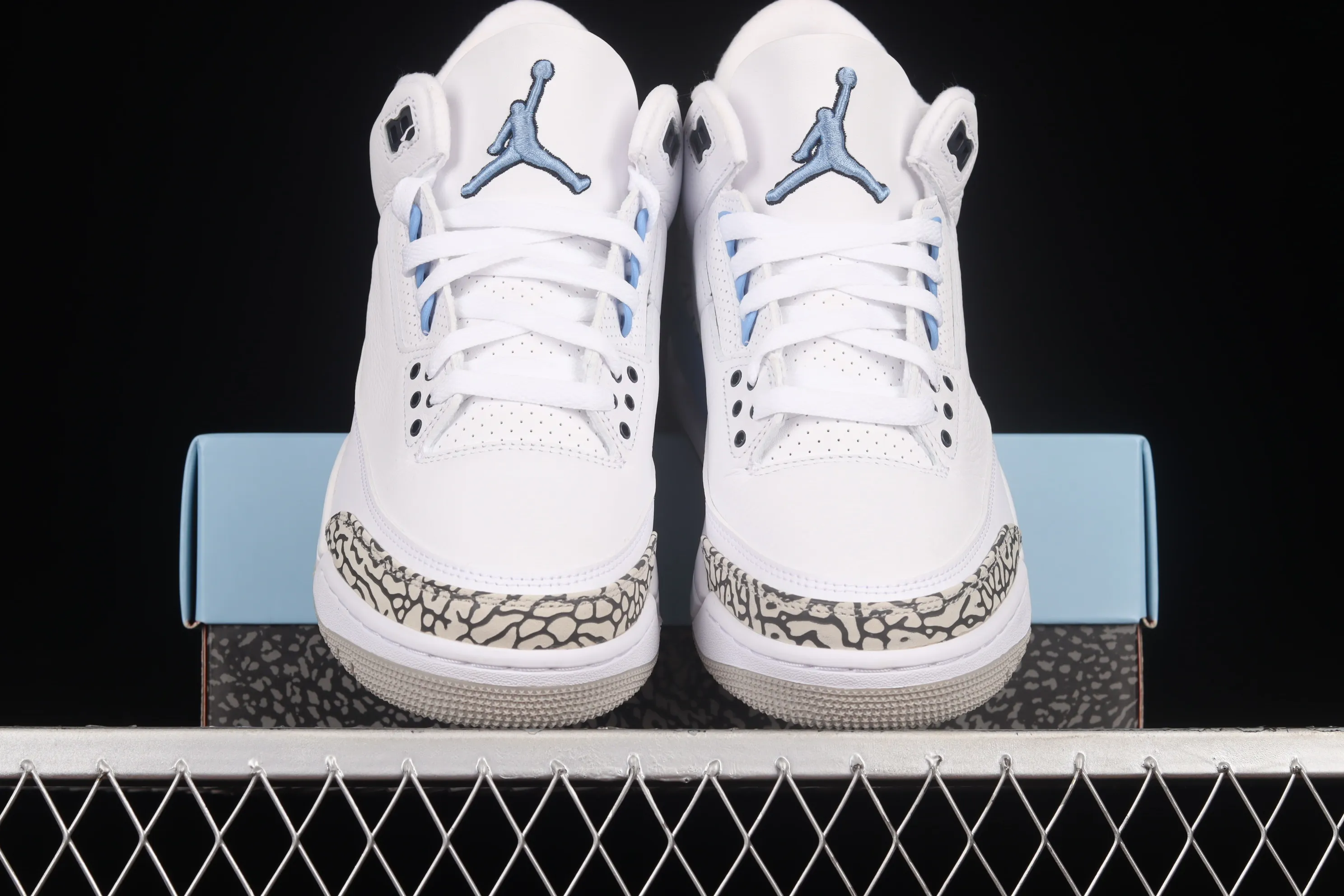 All categories Air Jordan Jordan series basketball shoes Air Jordan 3 foreign trade version Air Jordan 3 UNC AJ3 Joe 3 North Carolina blue white burst blue crack mid-basketball sneakers CT8532-104